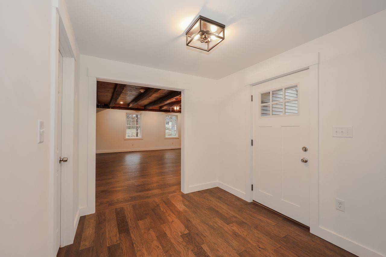 Deerfield, NH 03037,243 Middle RD