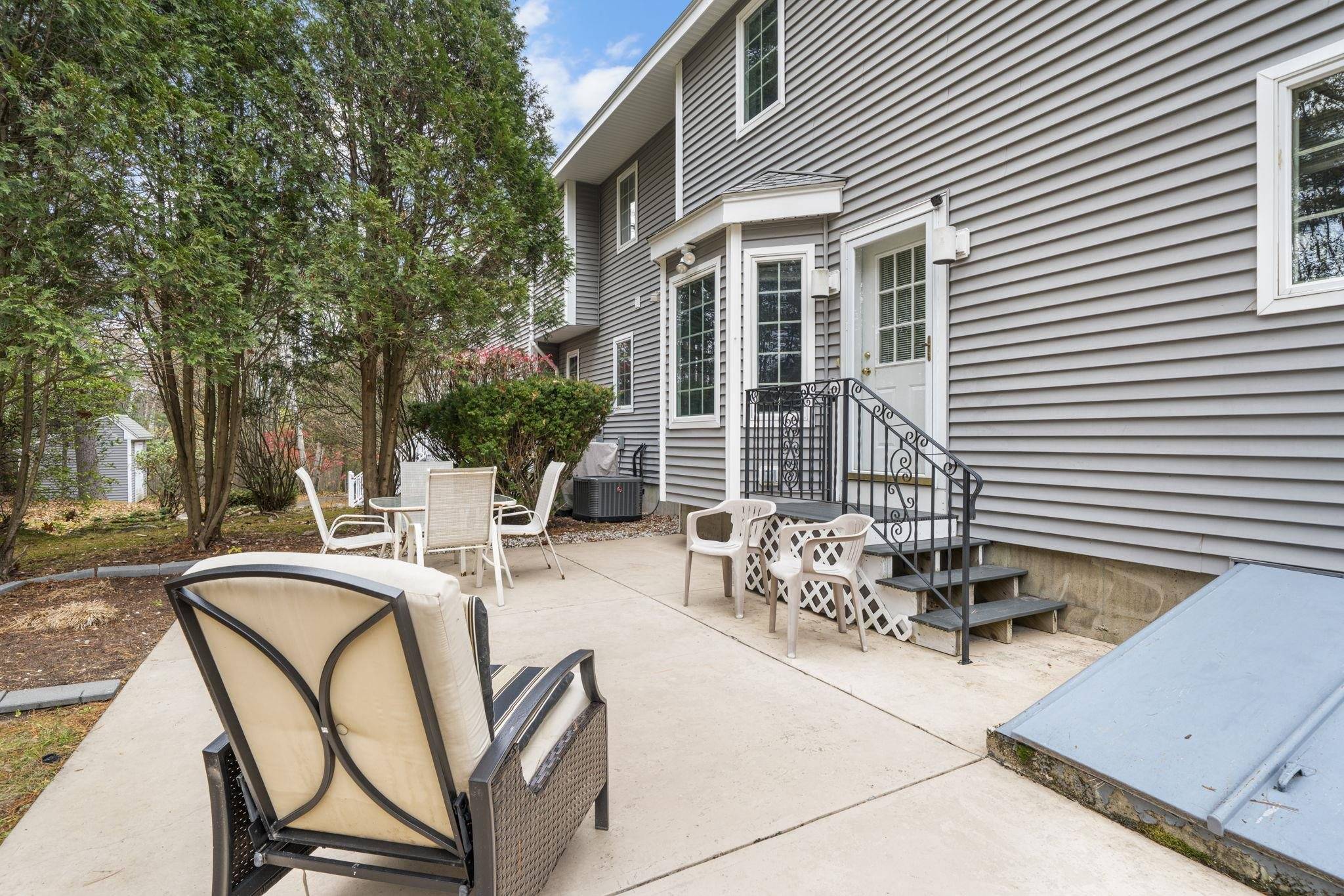 Hooksett, NH 03106,286A Londonderry TPKE #A