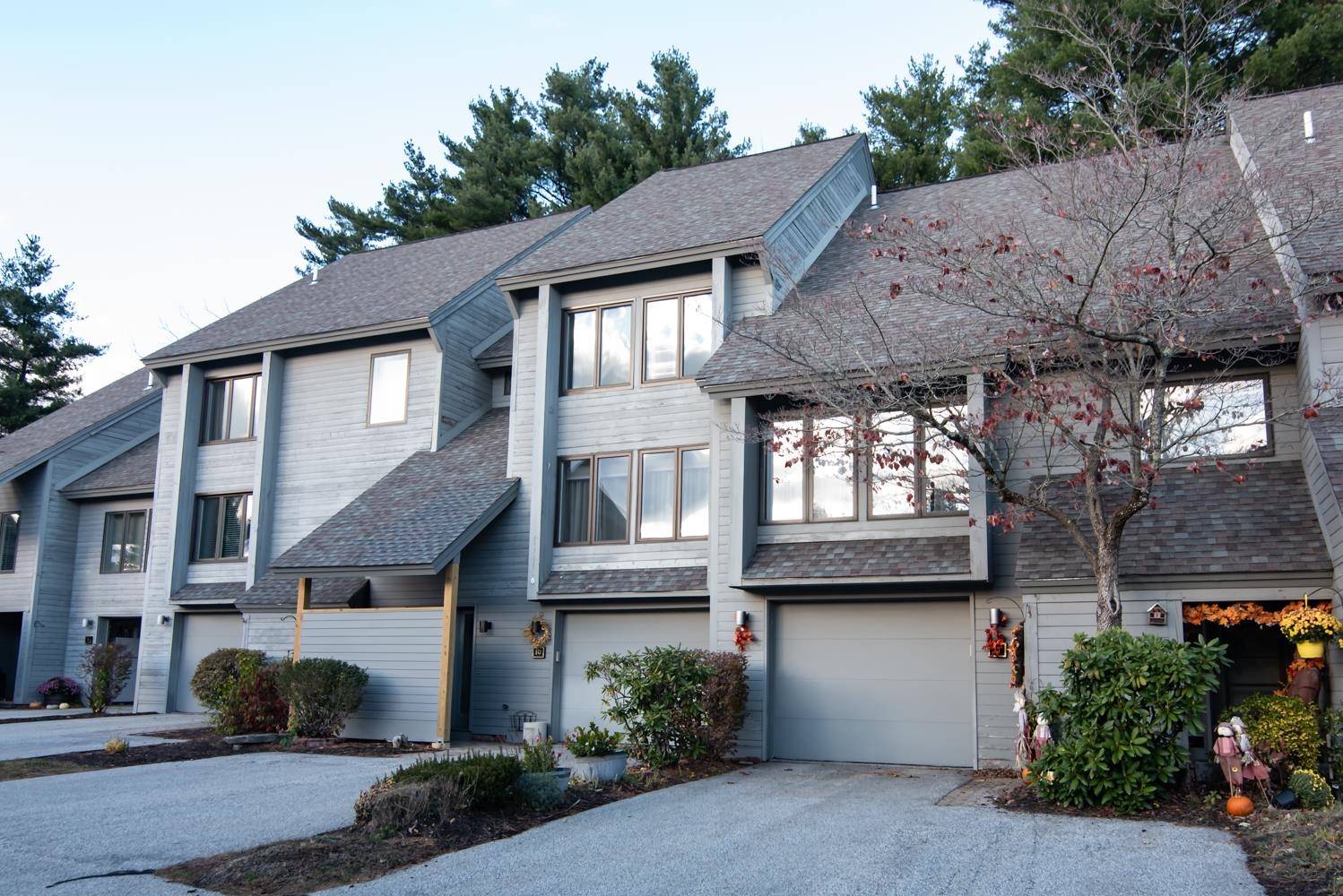 Derry, NH 03038,5 Tsienneto RD #10