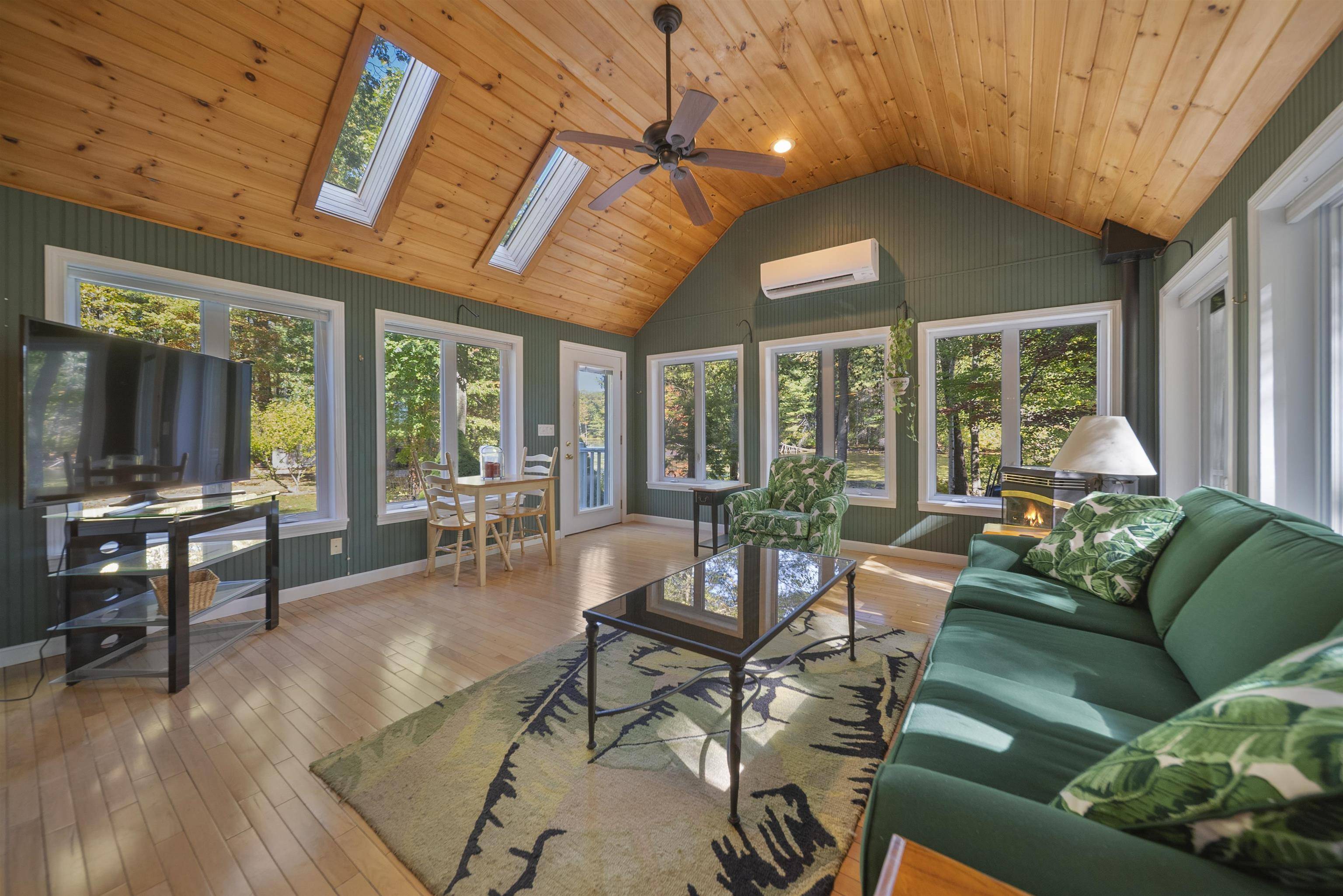 Hampton, NH 03842,21 Taylor River EST