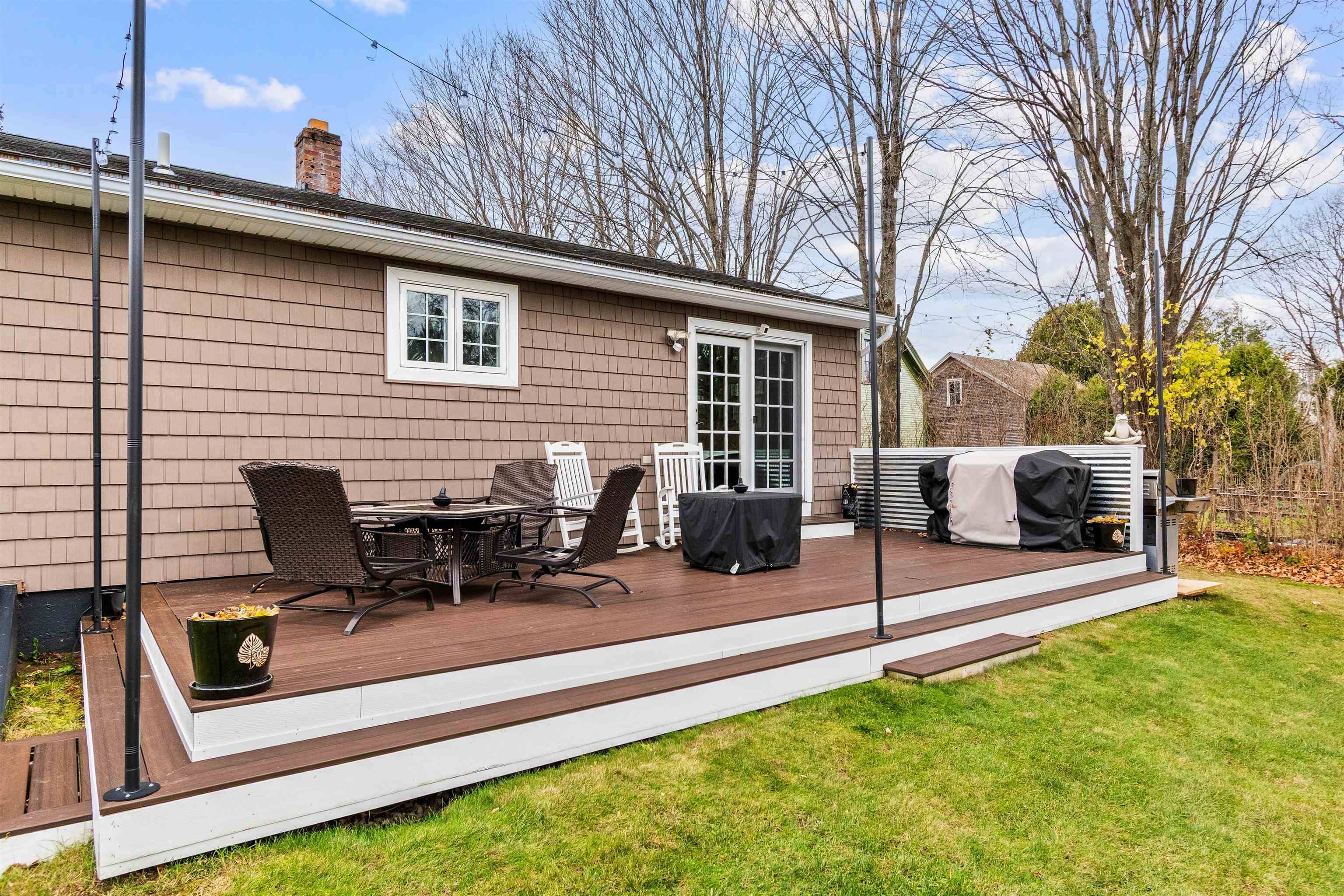 Shelburne, VT 05482,1077 Falls RD