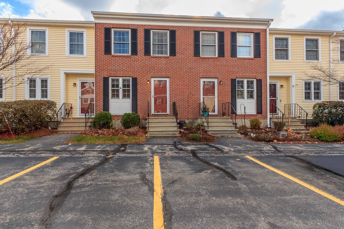 Manchester, NH 03104,534 Fox Hollow WAY