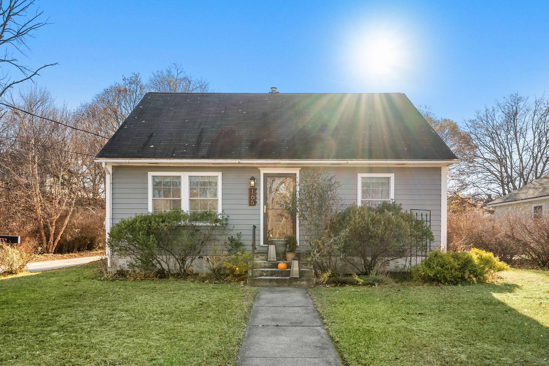 Manchester, NH 03102,166 Varney ST