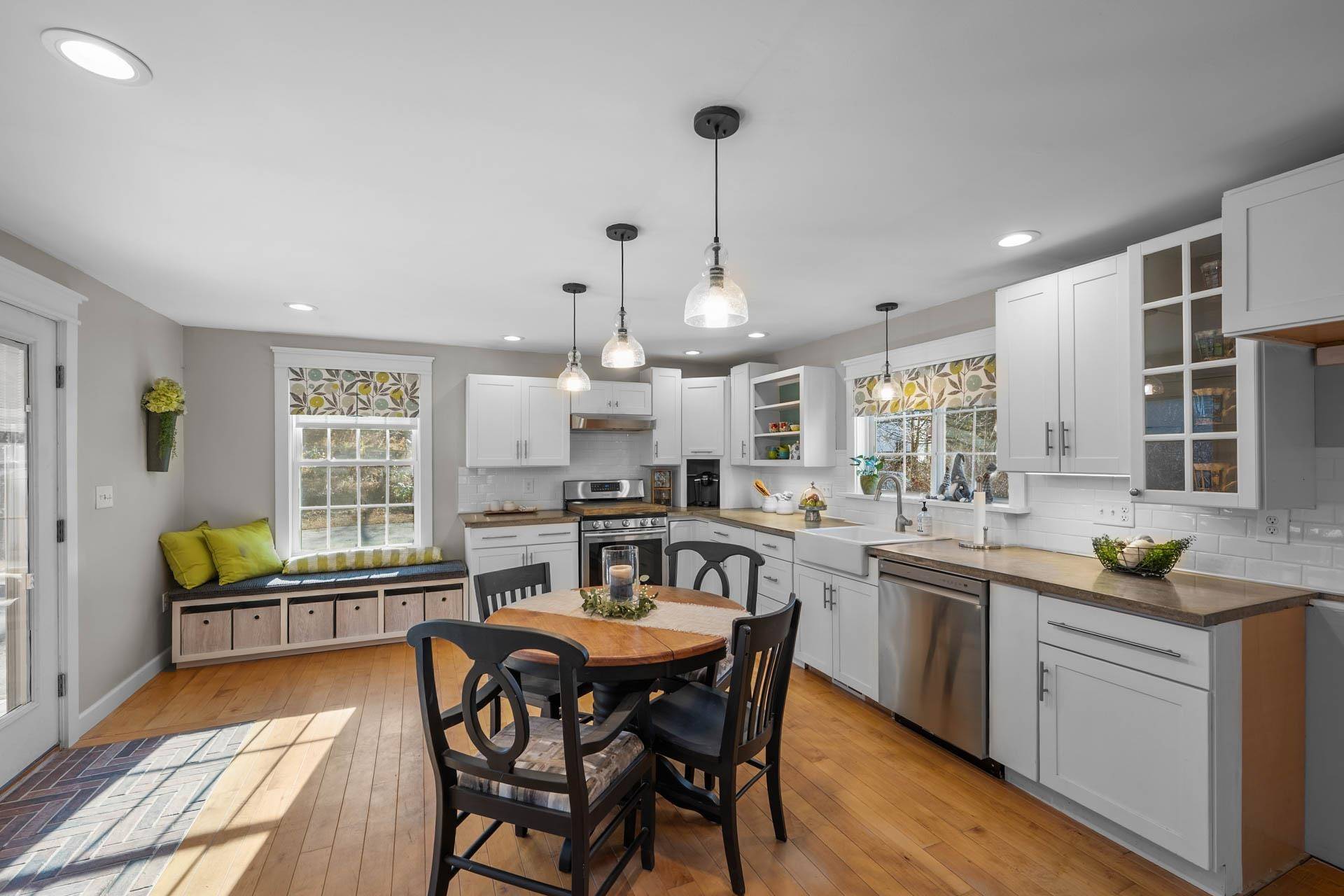 Manchester, NH 03102,166 Varney ST