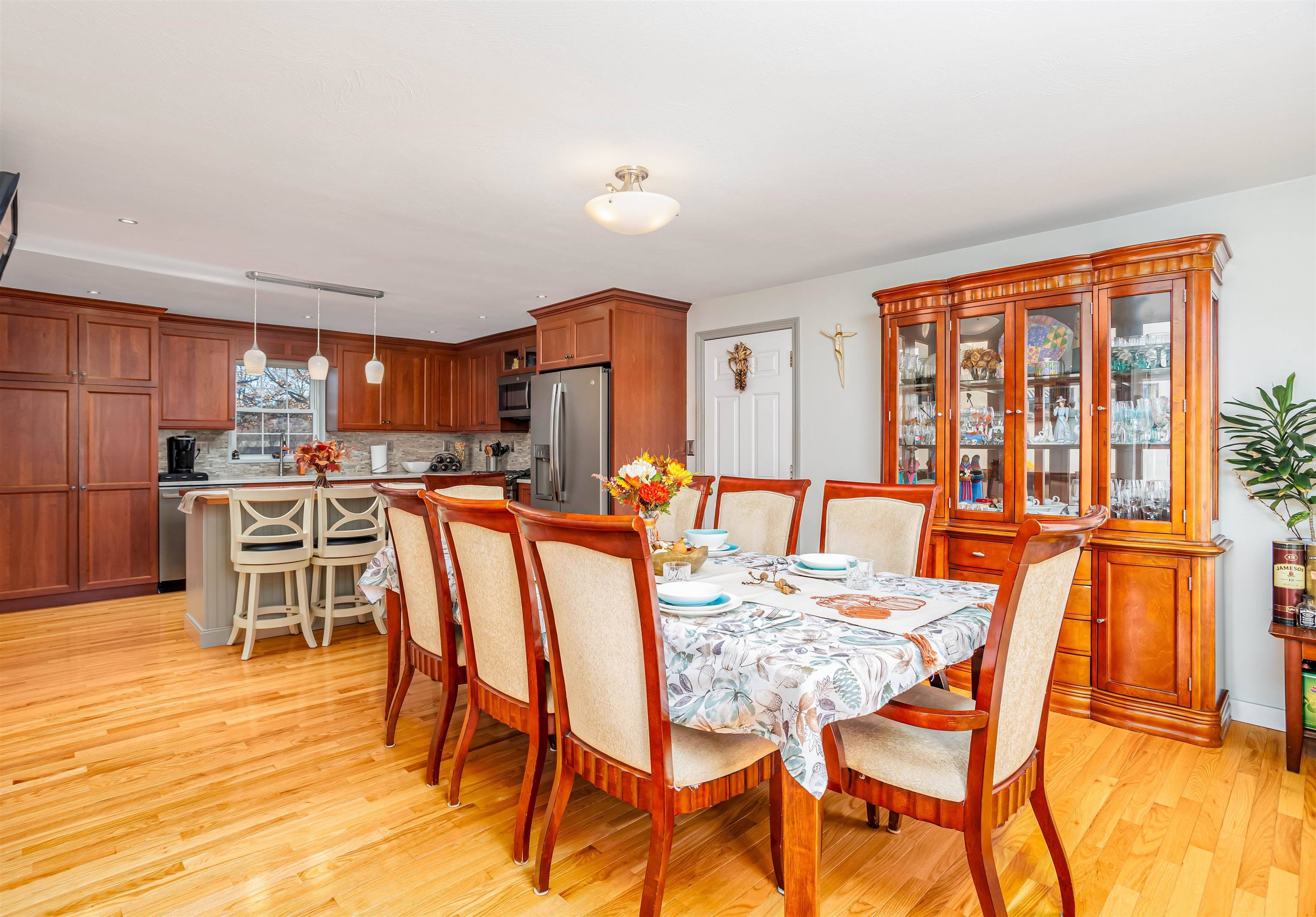 Nashua, NH 03063,7 Robert DR