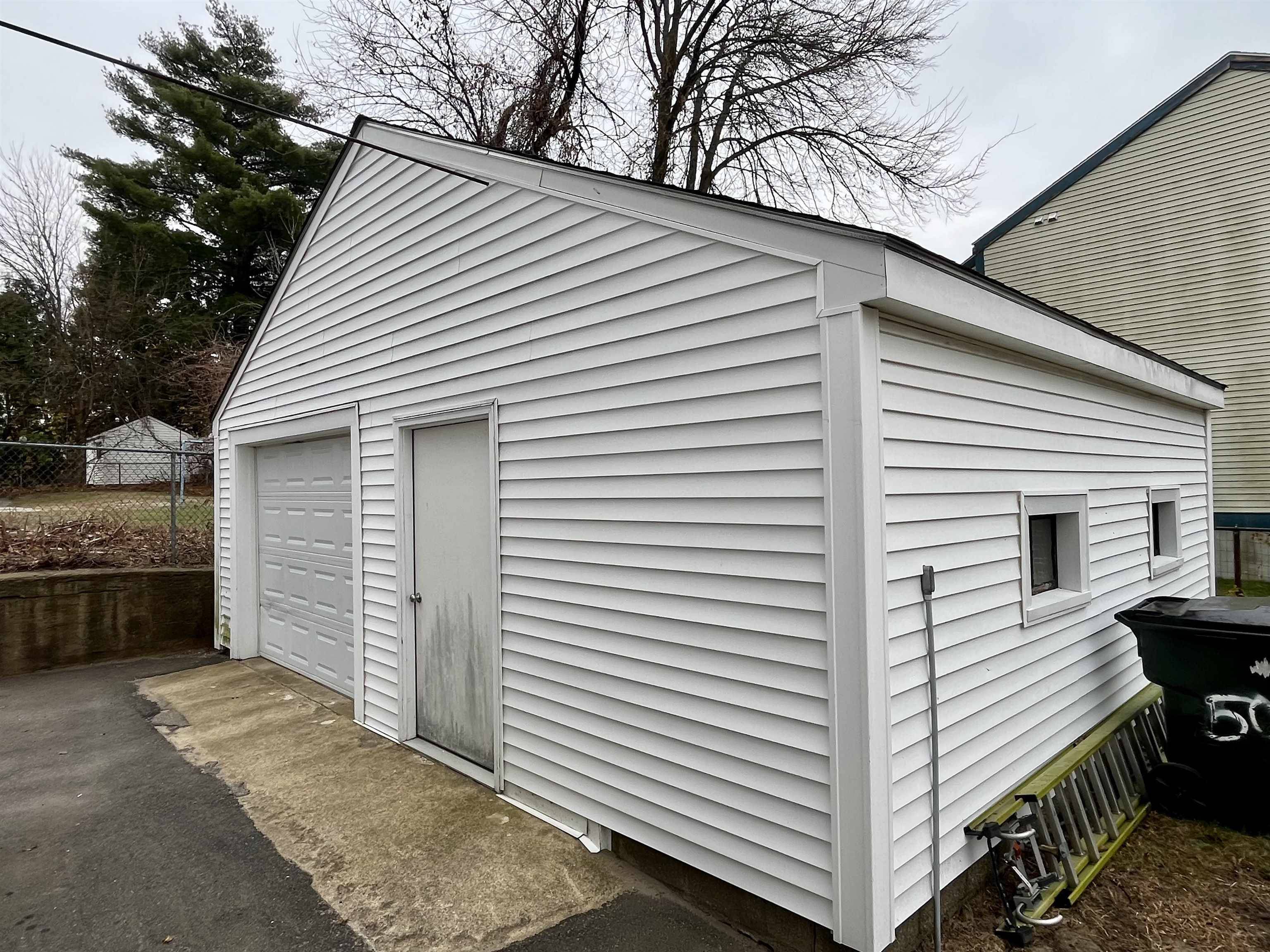 Manchester, NH 03103,507 Clay ST