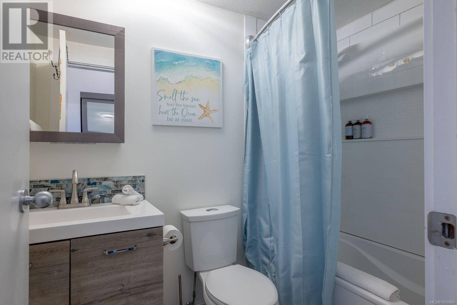 Tofino, BC V0R2Z0,230 Main ST #208