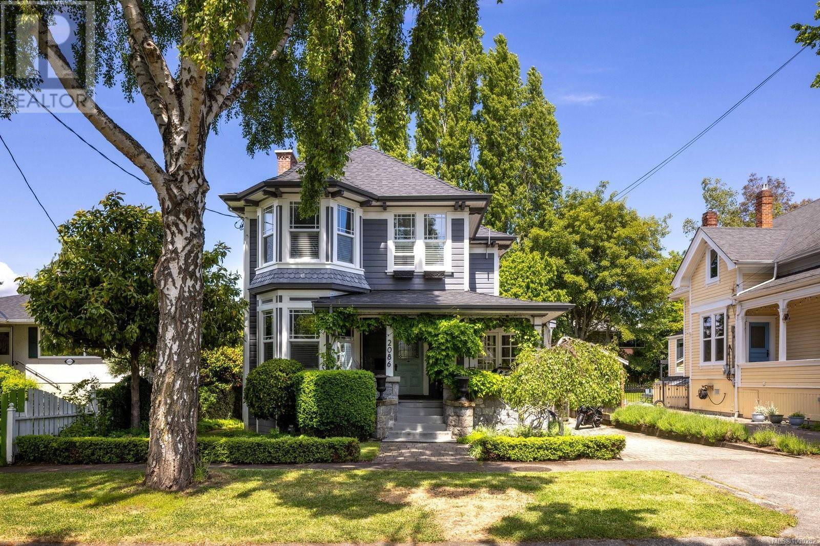 Oak Bay, BC V8R1L9,2086 Byron St