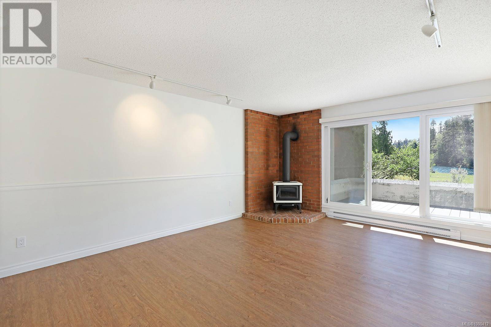 Courtenay, BC V9N1A5,205 1st ST #116