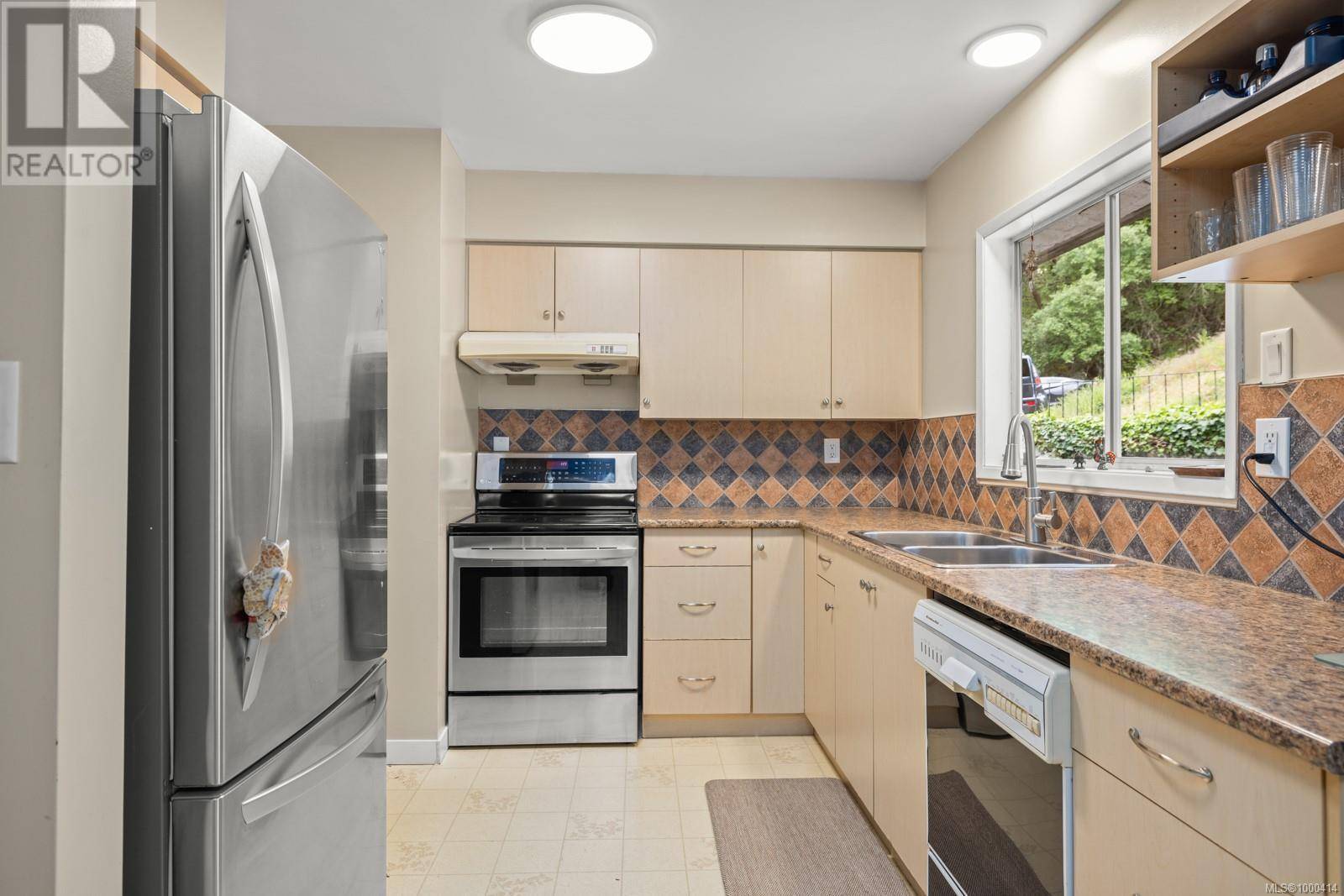 Colwood, BC V9C2T8,3313 Fulton Rd