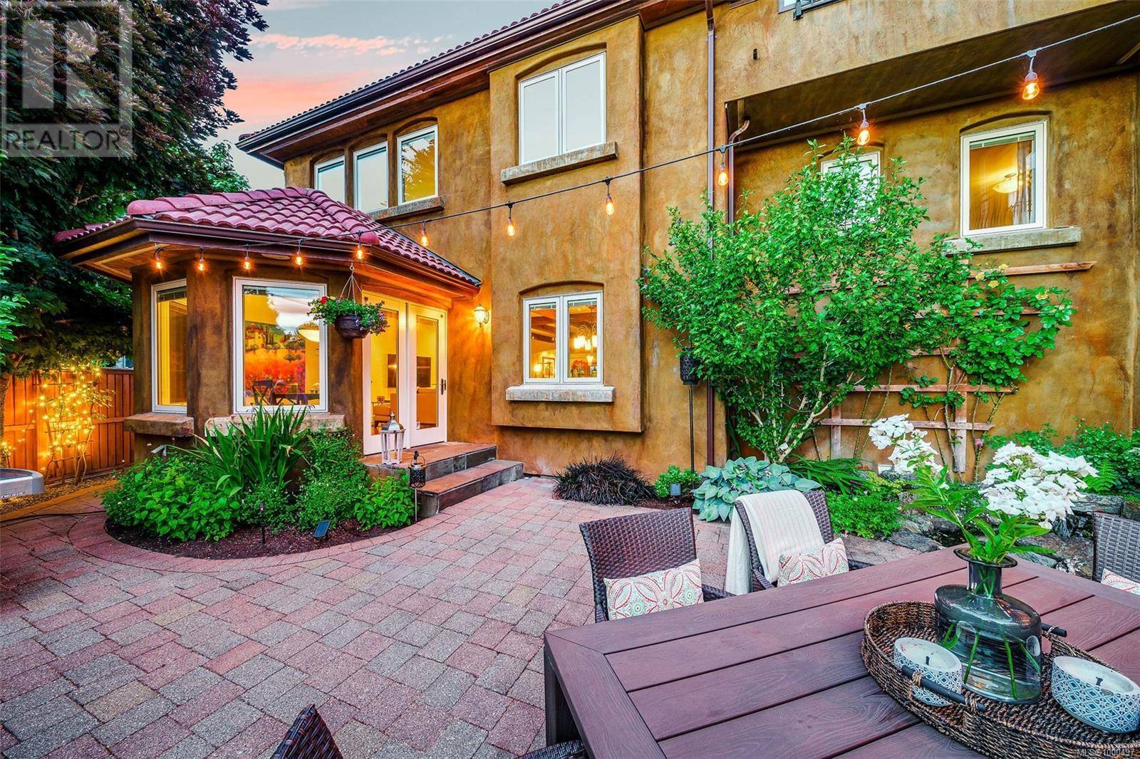 Saanich, BC V8Y2M9,5388 Parker Ave