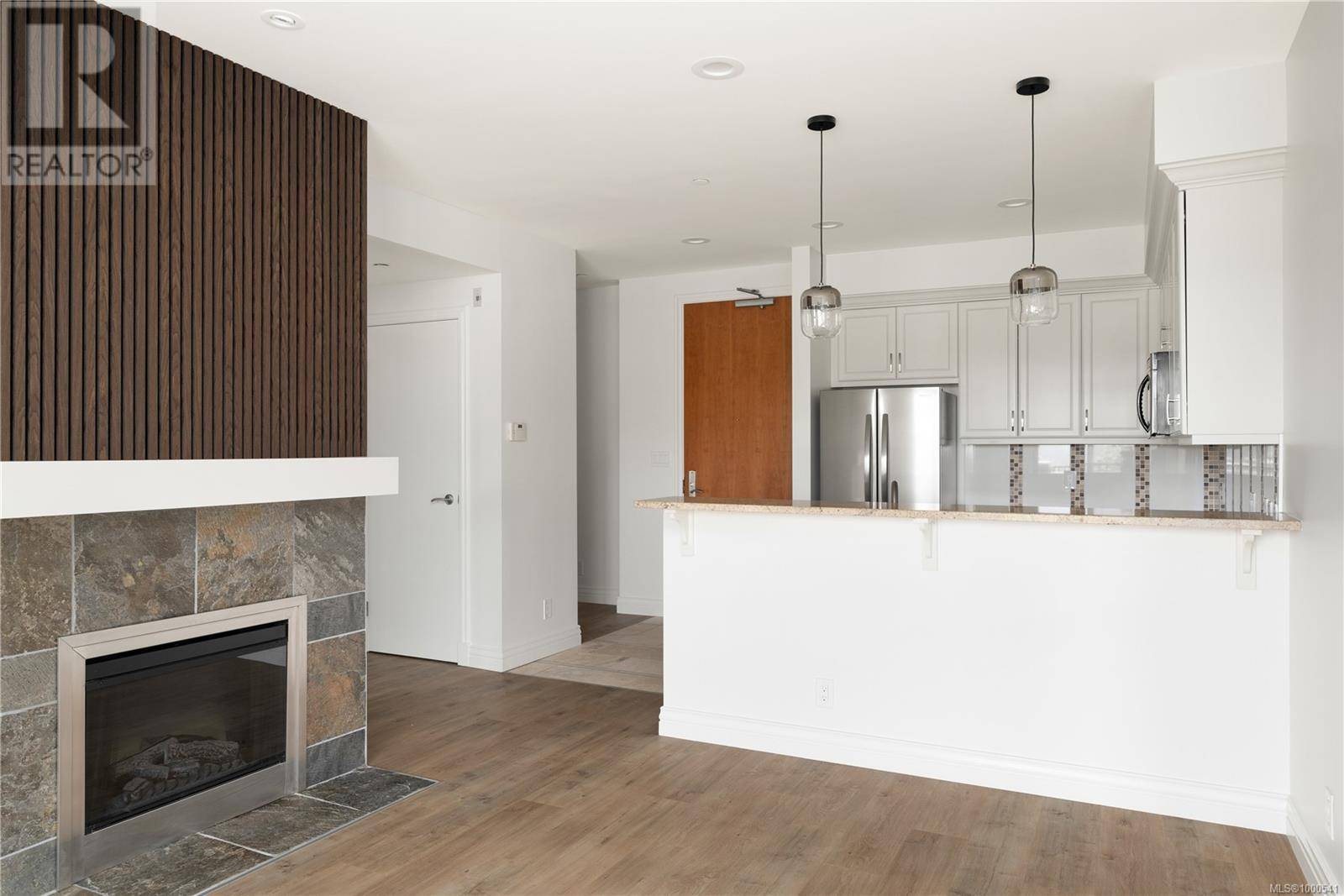 Langford, BC V9B6T8,1325 Bear Mountain Pkwy #205