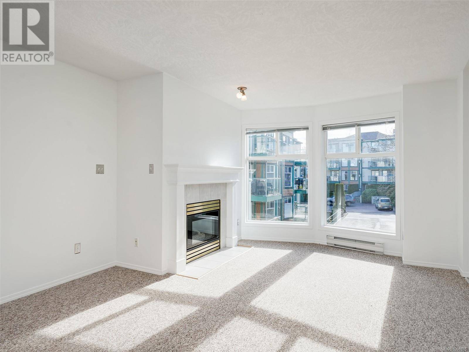 Saanich, BC V8X2W6,894 Vernon AVE #303