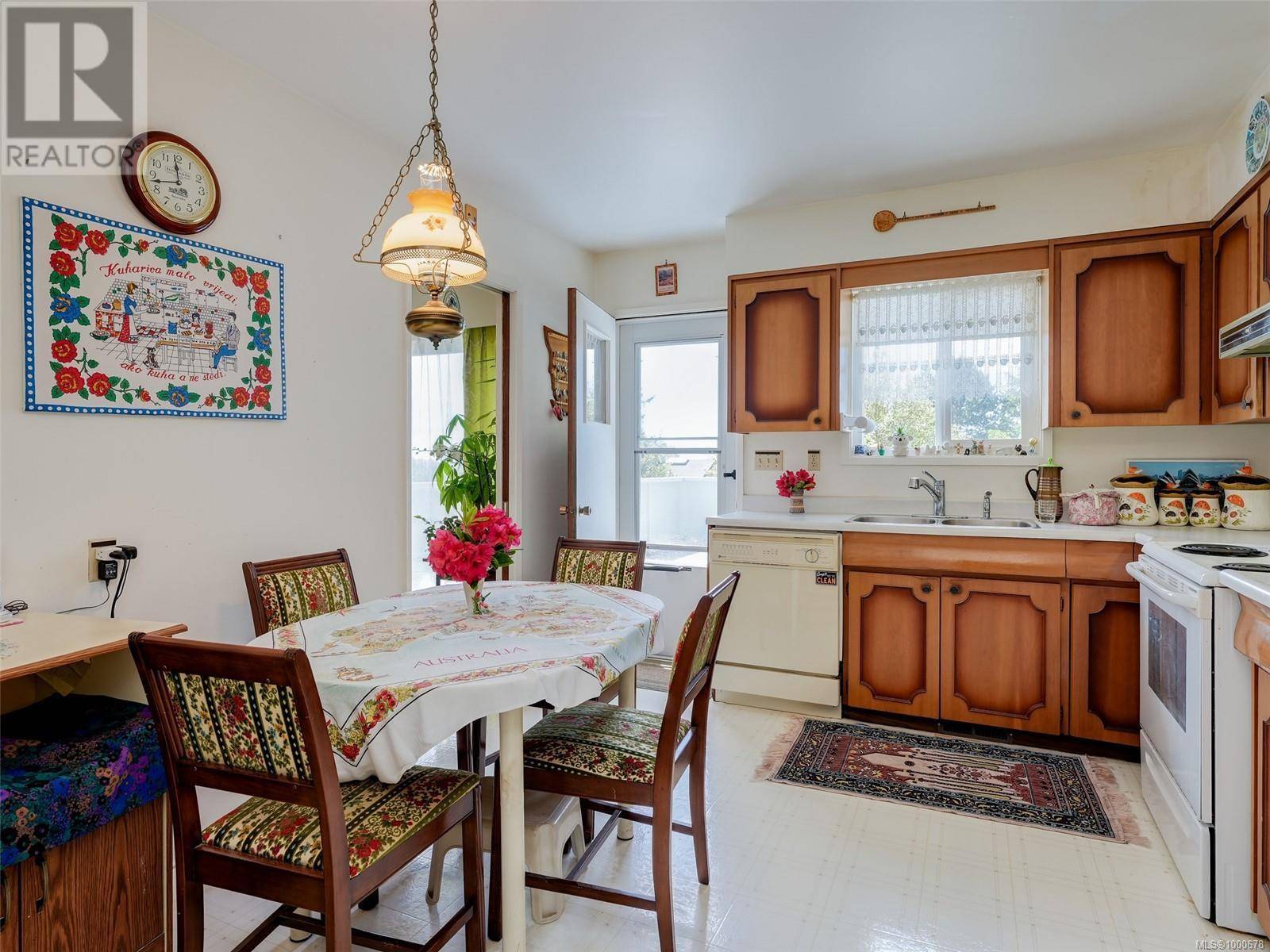 Saanich, BC V8P1K8,1531 Knight Ave