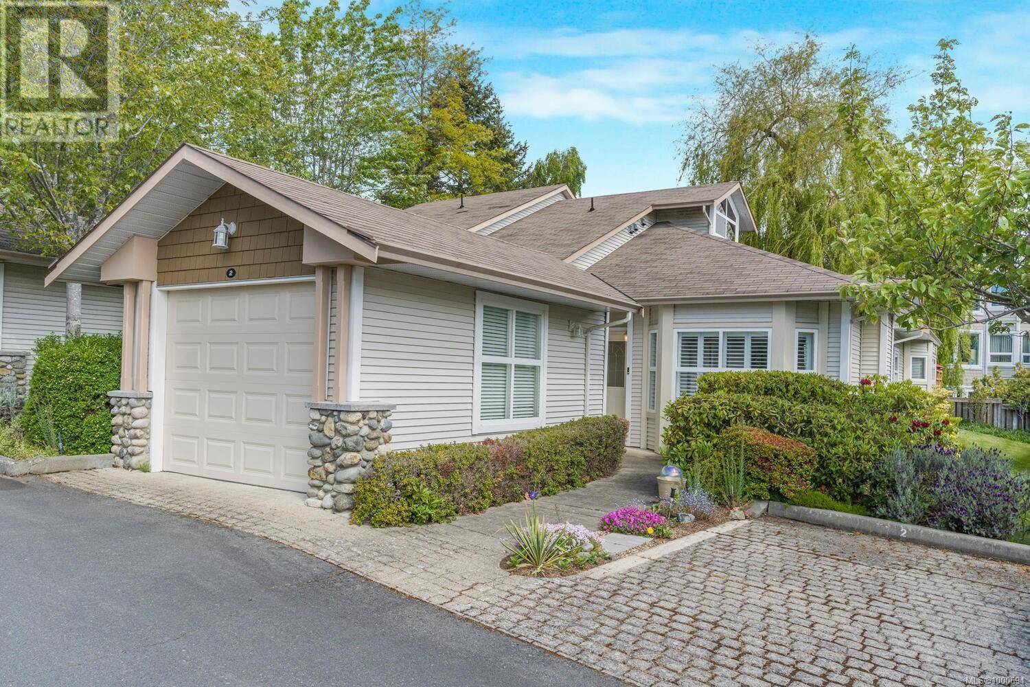 Saanich, BC V8P3Z3,3633 Cedar Hill RD #2