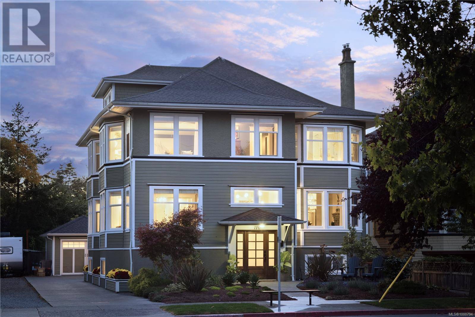 Victoria, BC V8S3H7,110 Eberts St