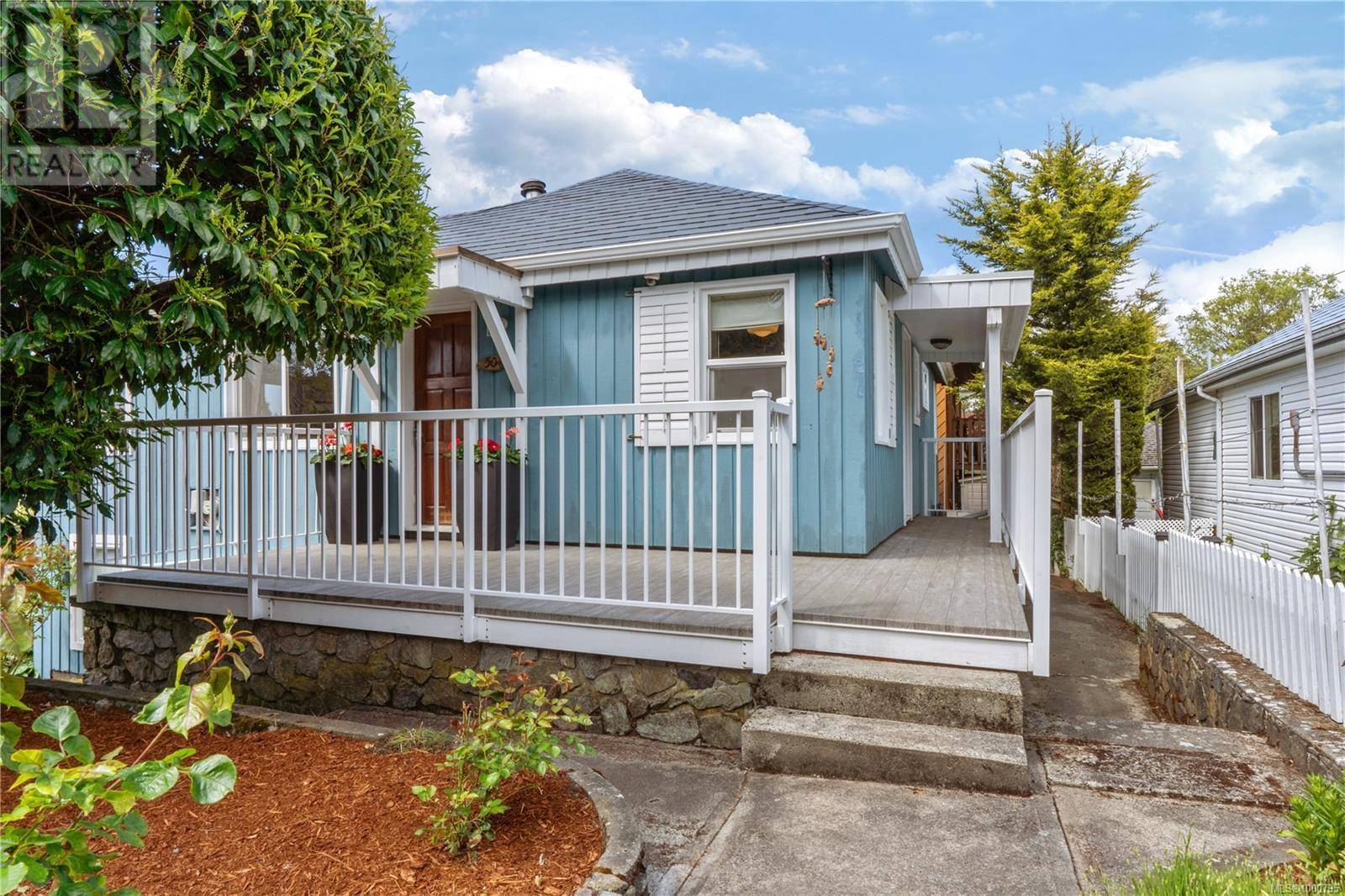 Esquimalt, BC V9A6R3,504 Sturdee St