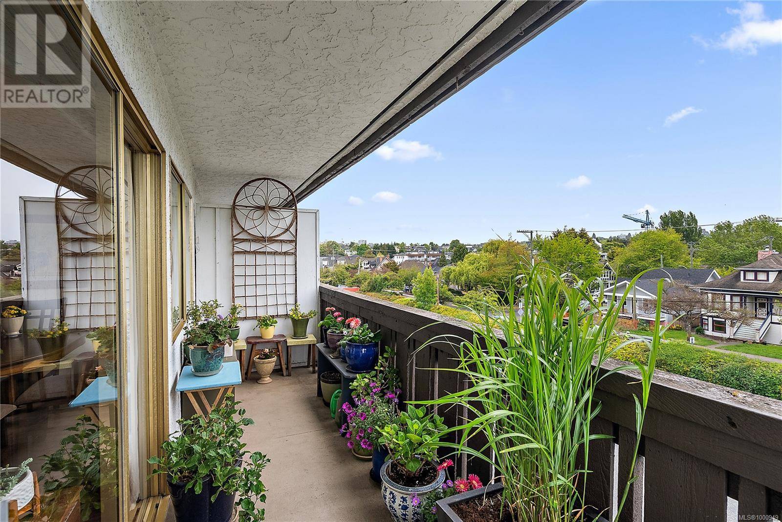 Victoria, BC V8V2Y5,964 Heywood AVE #324