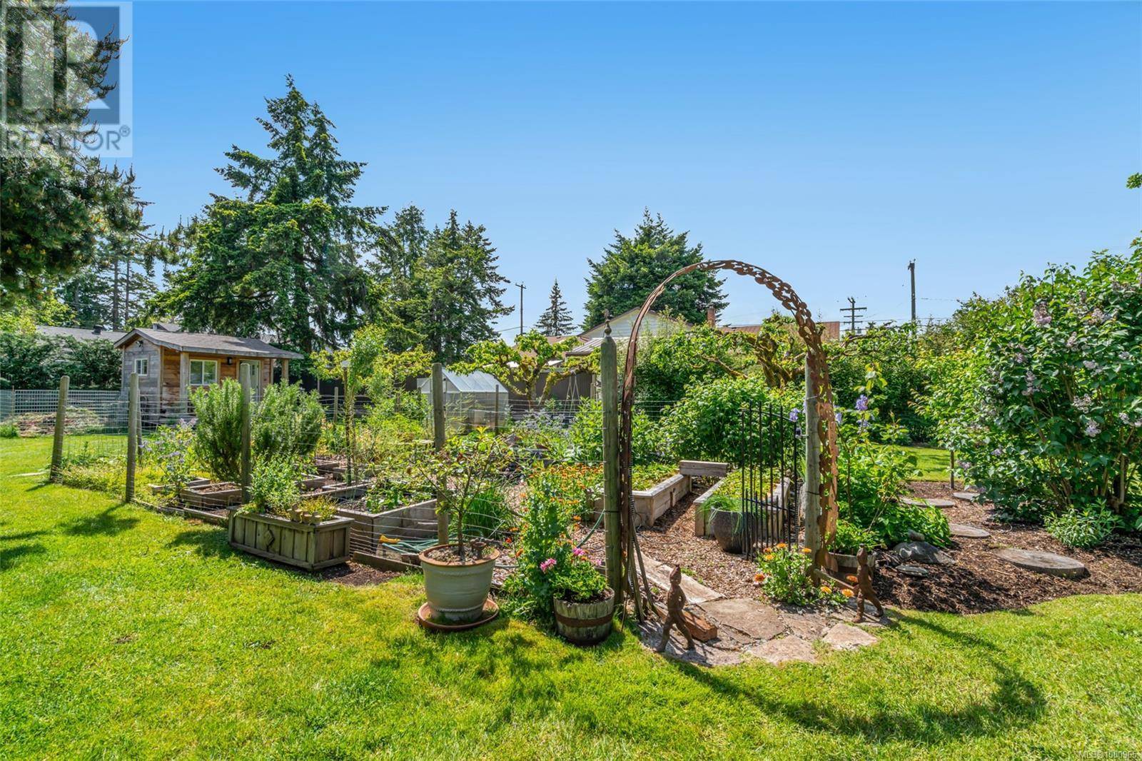 Parksville, BC V9P1K4,380 Hirst Ave W