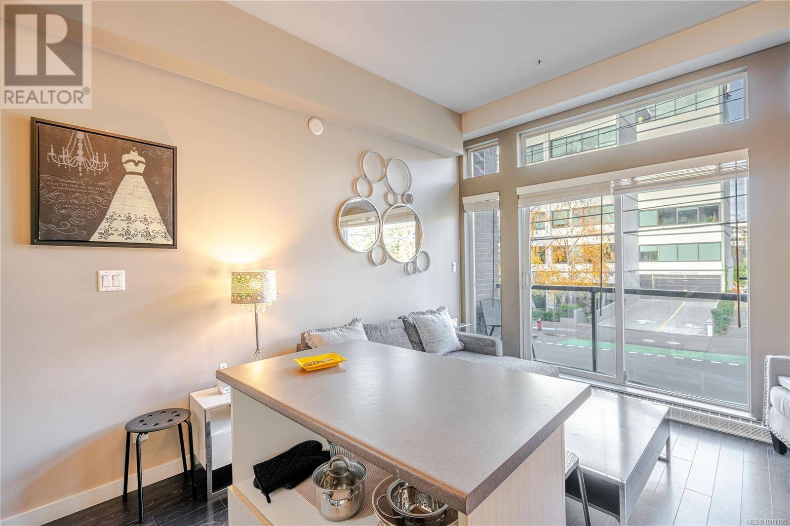 Victoria, BC V8V3K9,1121 Fort ST #203