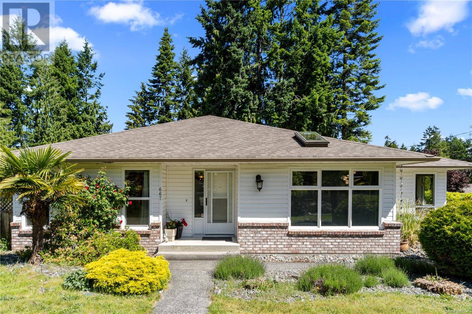 Qualicum Beach, BC V9K1A8,667 Tamarack Dr