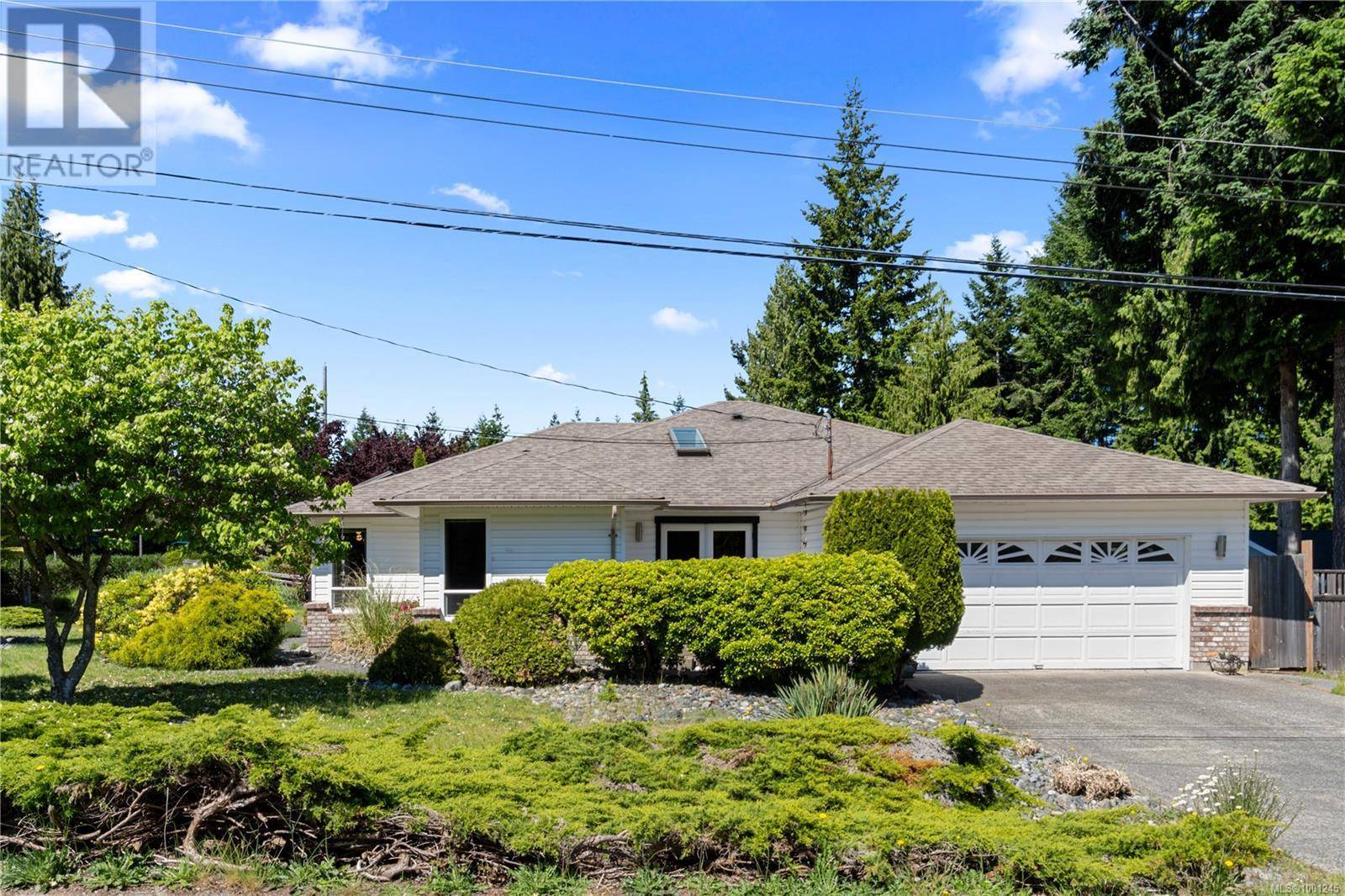 Qualicum Beach, BC V9K1A8,667 Tamarack Dr