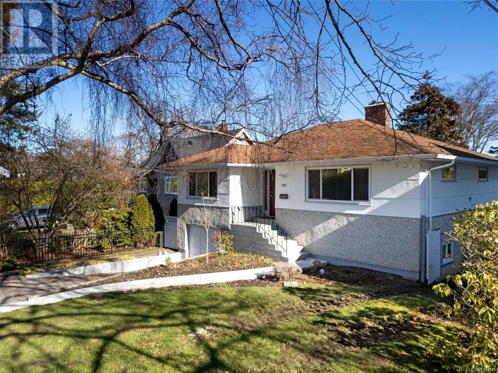 Oak Bay, BC V8S4W6,957 Oliver St