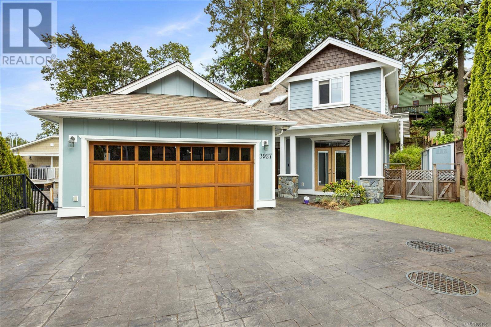 Saanich, BC V8P0A2,3927 Druce Lane