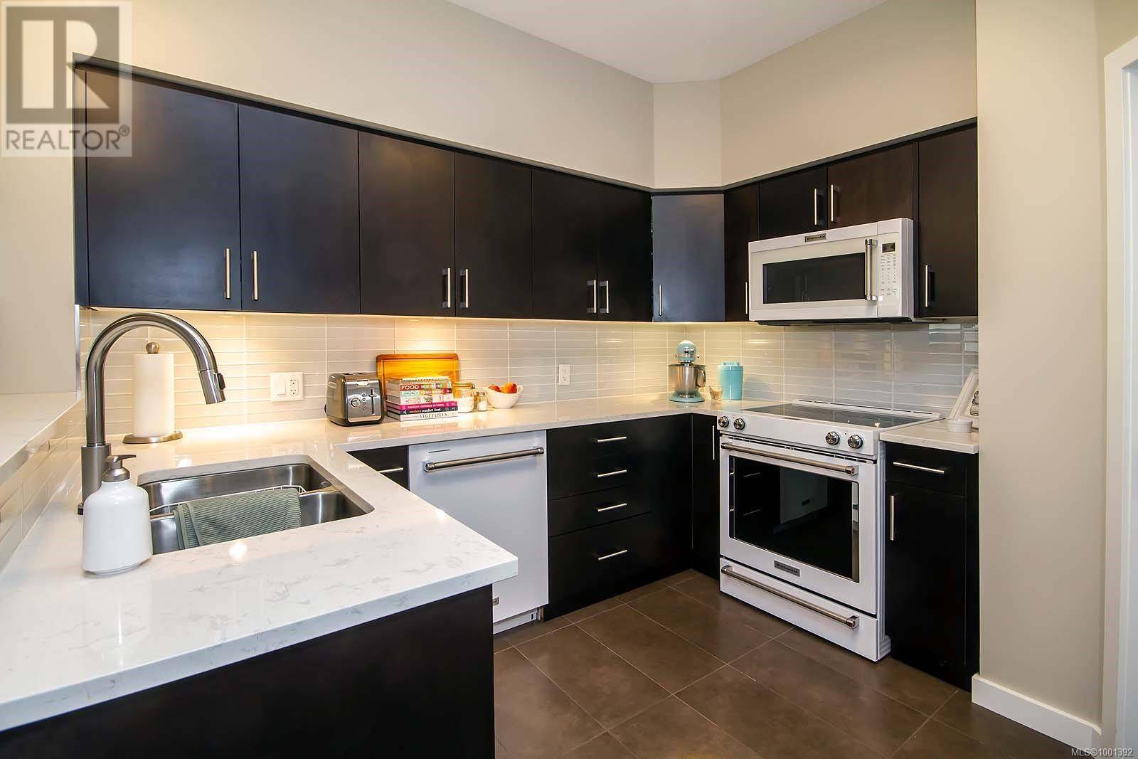 Colwood, BC V9C2Z9,591 Latoria RD #103