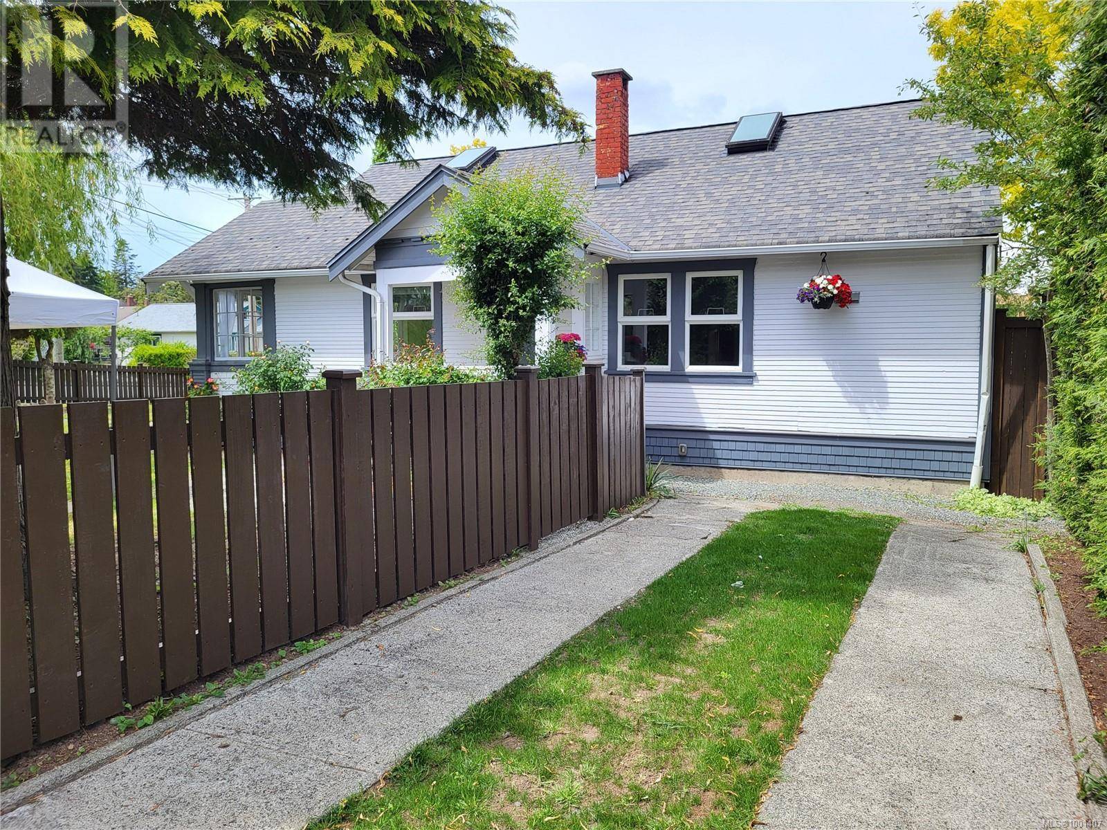 Nanaimo, BC V9R2H6,70 Kennedy St