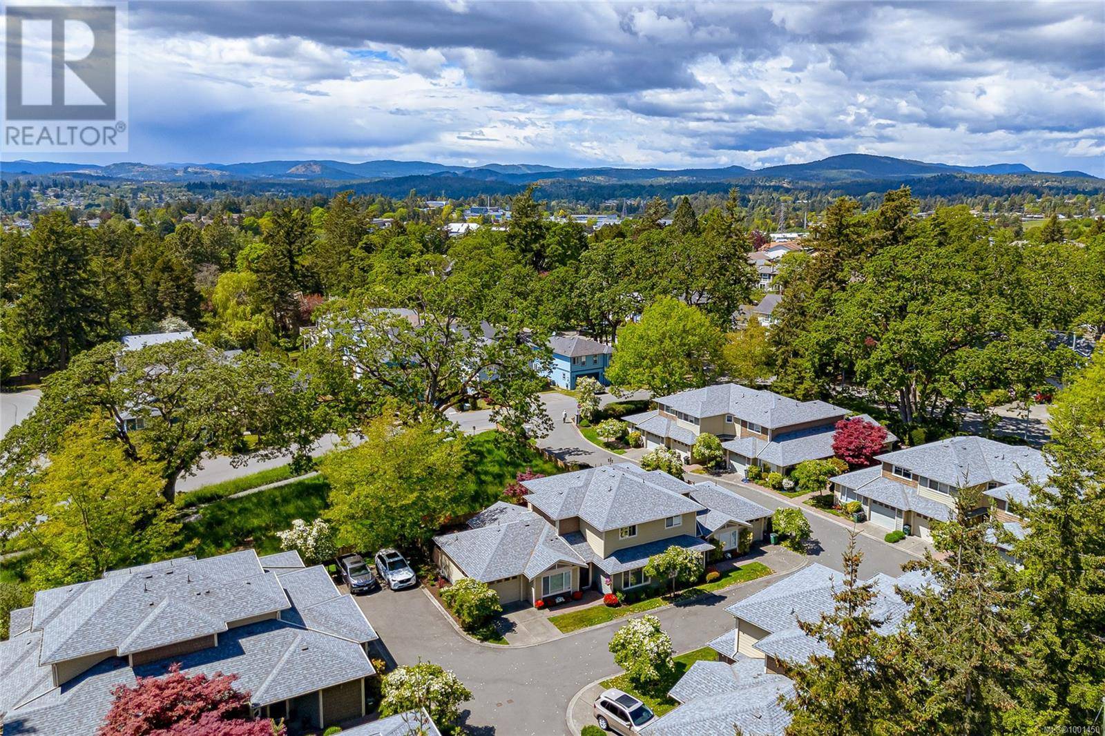 Saanich, BC V8X5K4,4165 Rockhome GDNS #10