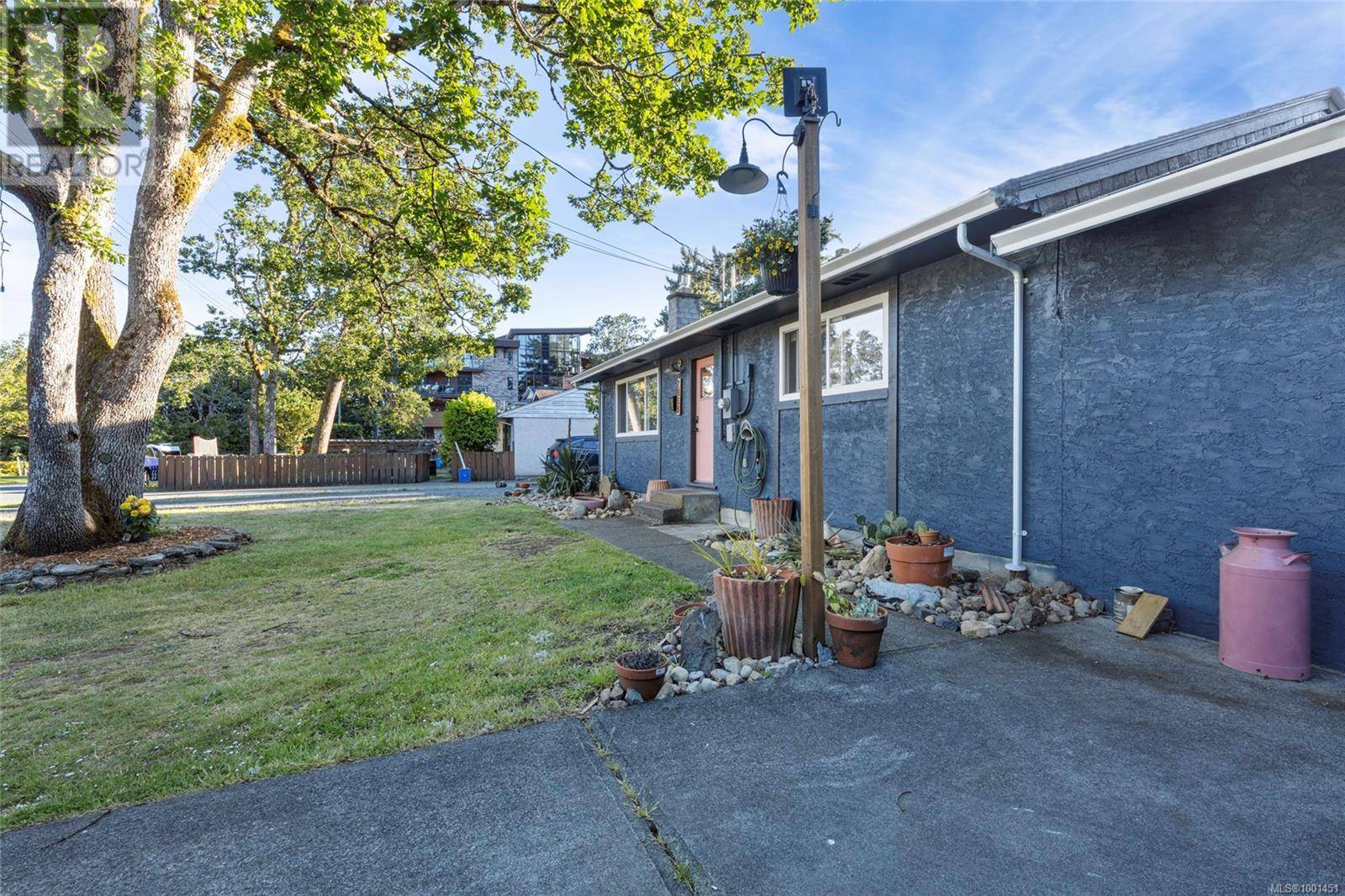 Langford, BC V9B3S7,2838 Aldwynd Rd