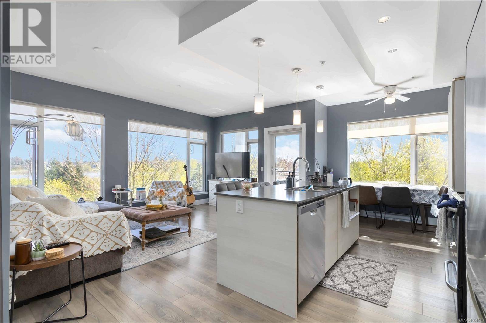 Saanich, BC V8Z0E1,3815 Rowland AVE Northwest #209