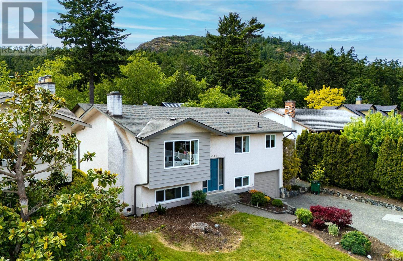 Saanich, BC V8N4Z3,4378 Fieldmont Pl