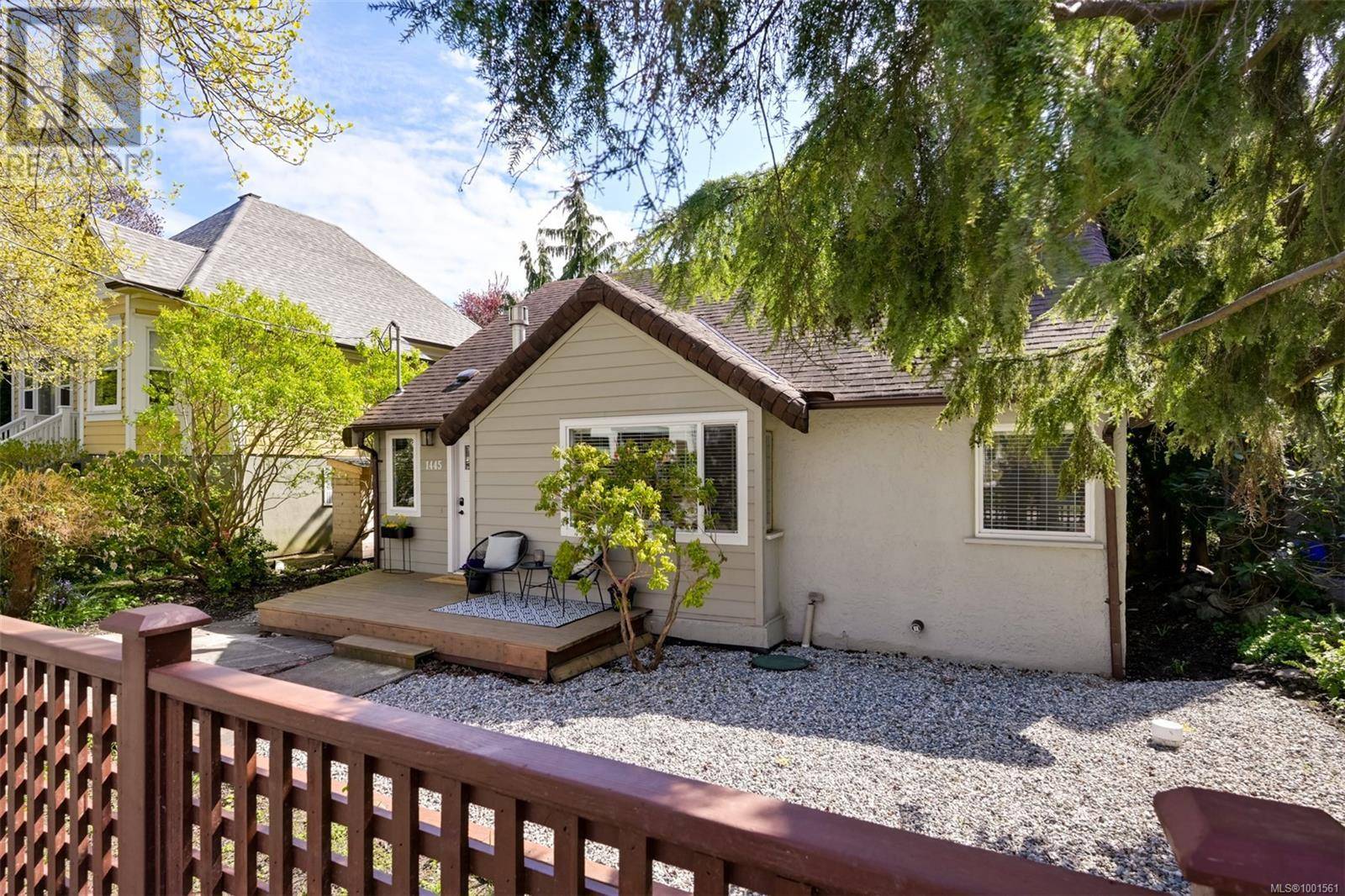 Victoria, BC V8S1M9,1445 Hamley St