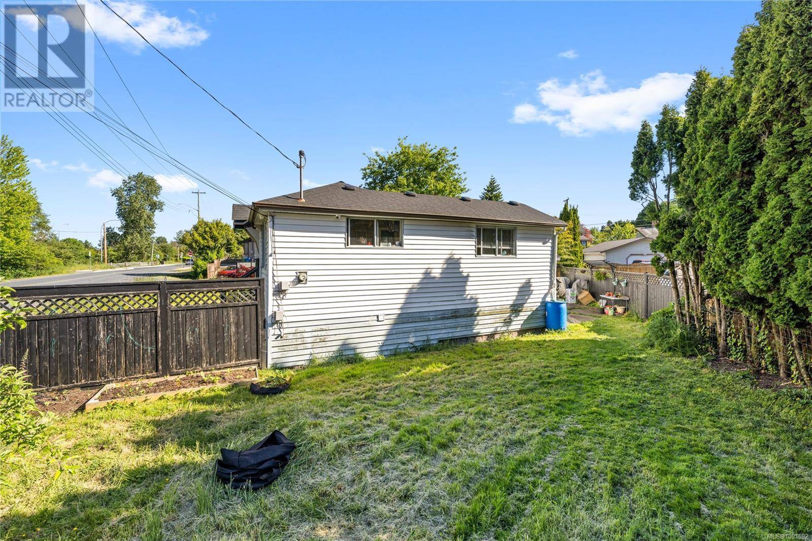 Nanaimo, BC V9R2C2,425 Pine St