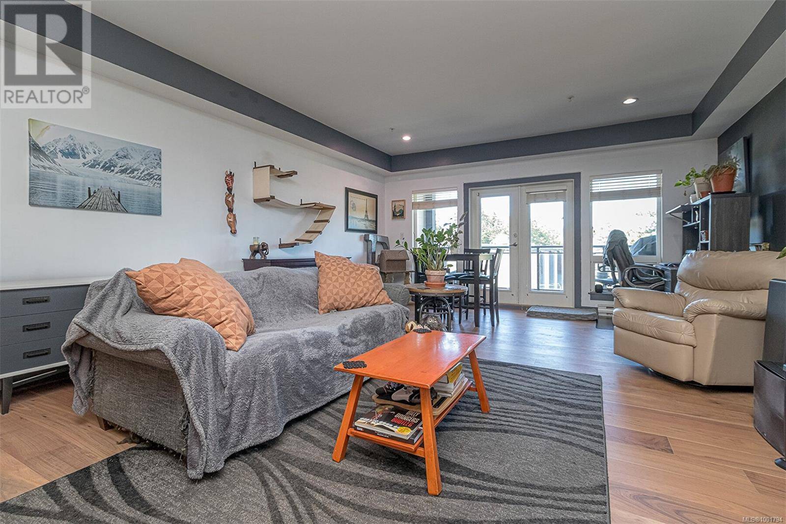 Esquimalt, BC V9A1Z8,1008 Tillicum RD #201