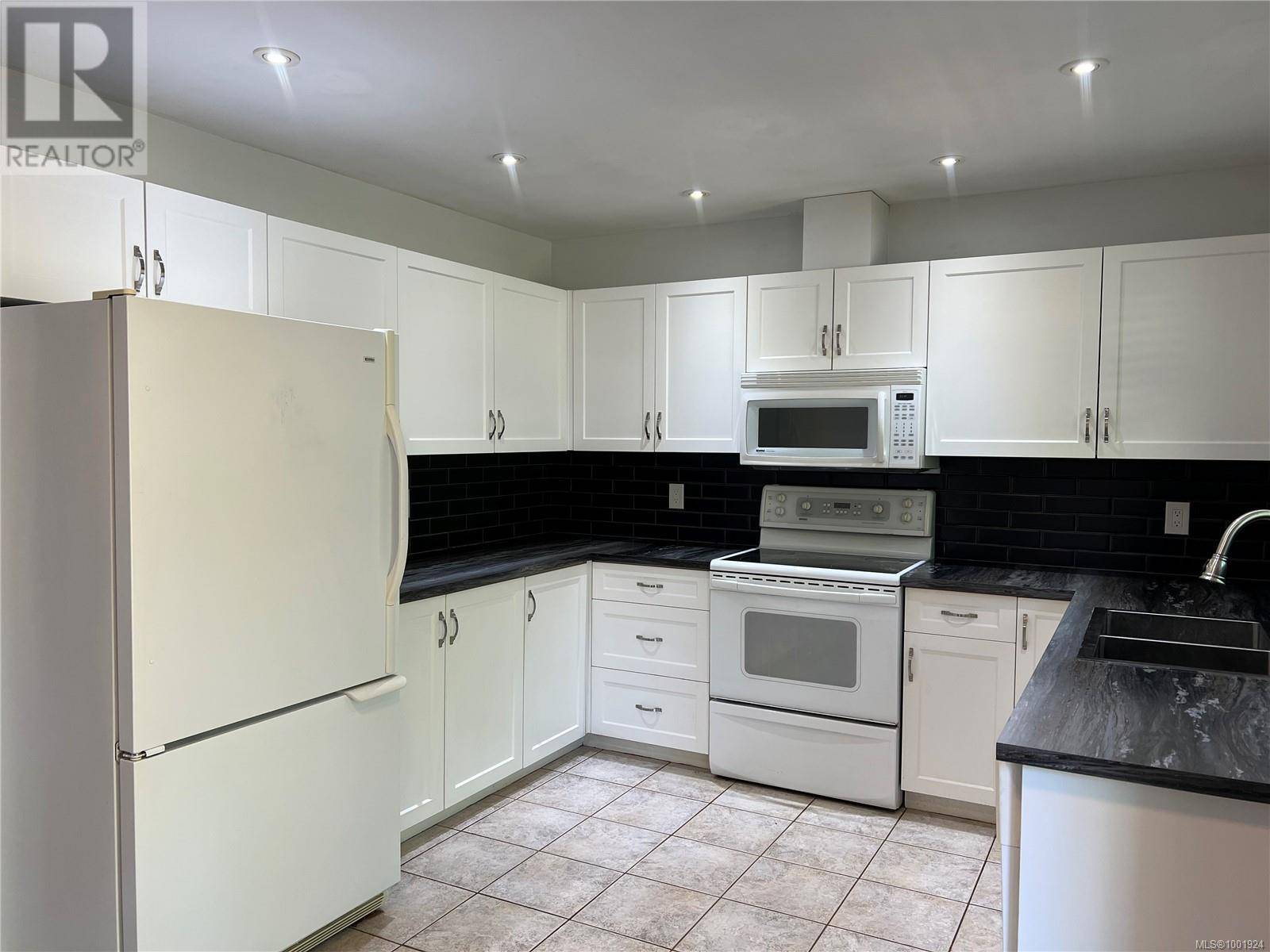 Gold River, BC V0P1G0,492 CEDAR Cres