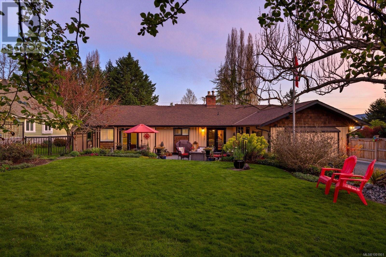 North Saanich, BC V8L5P1,10807 Madrona Dr