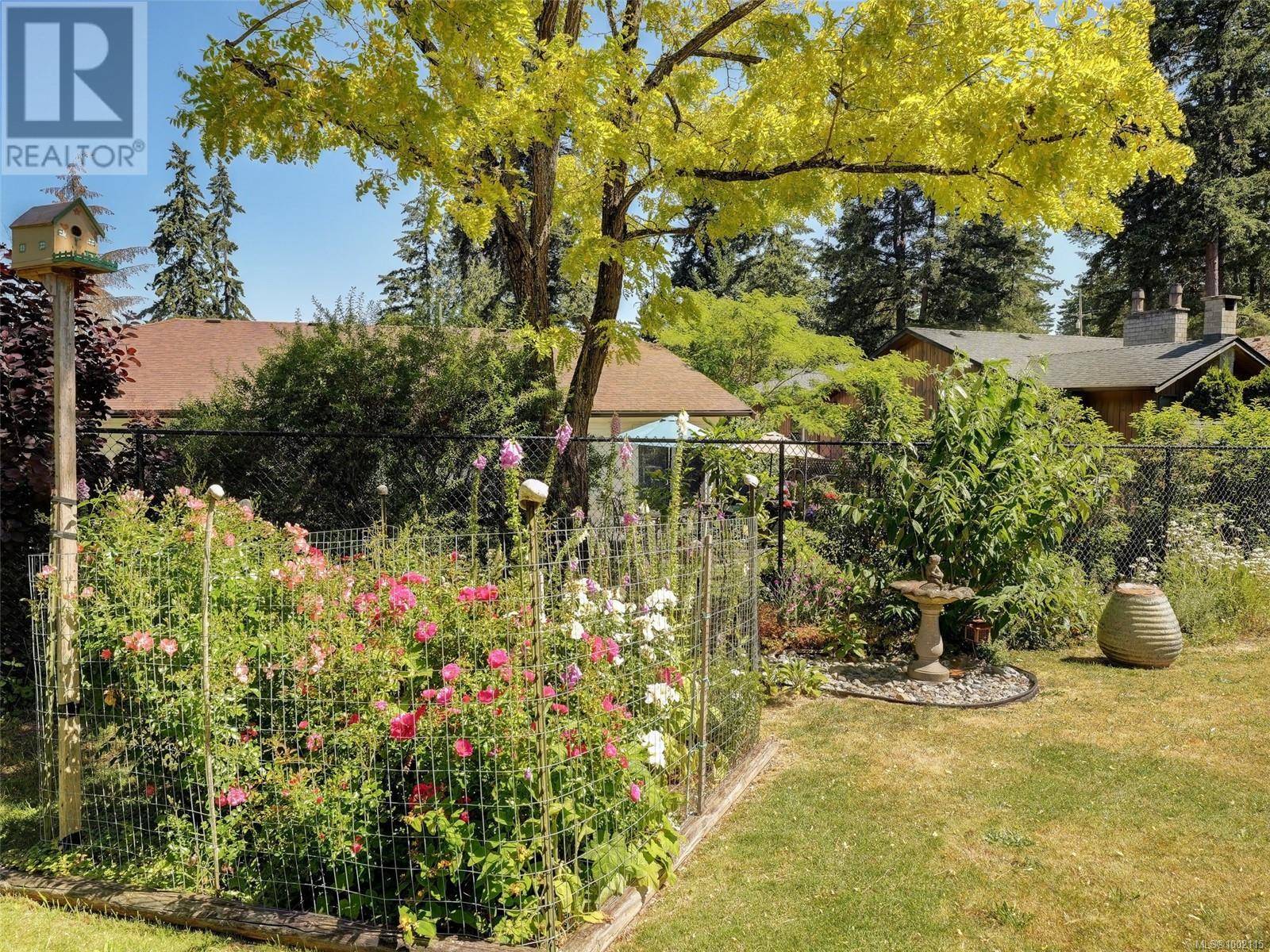 Central Saanich, BC V8M1A6,6797 Wendonna Pl