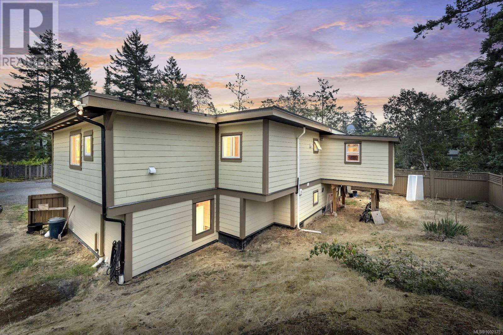 Langford, BC V9B3N1,2586 Rainville Rd