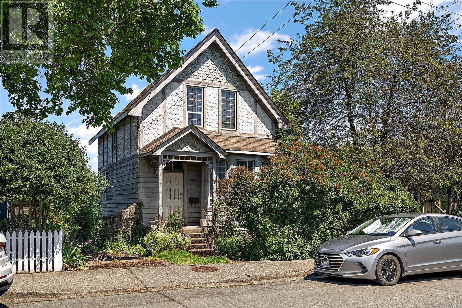 Victoria, BC V8R1W5,1630 Pembroke St