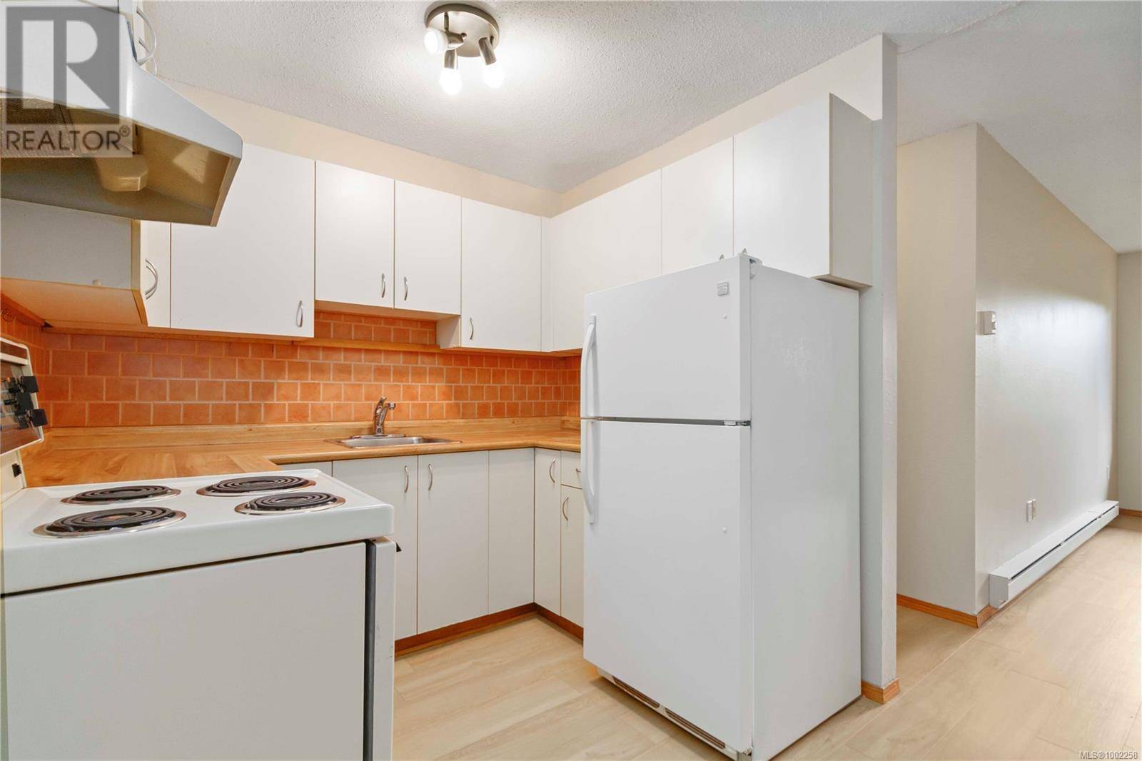 Langford, BC V9B2S3,974 Dunford AVE #5