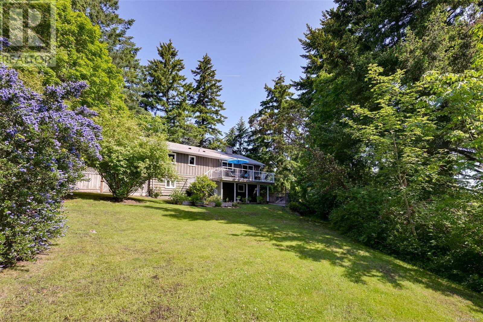 Saanich, BC V8X3B8,1025 Greenridge Cres