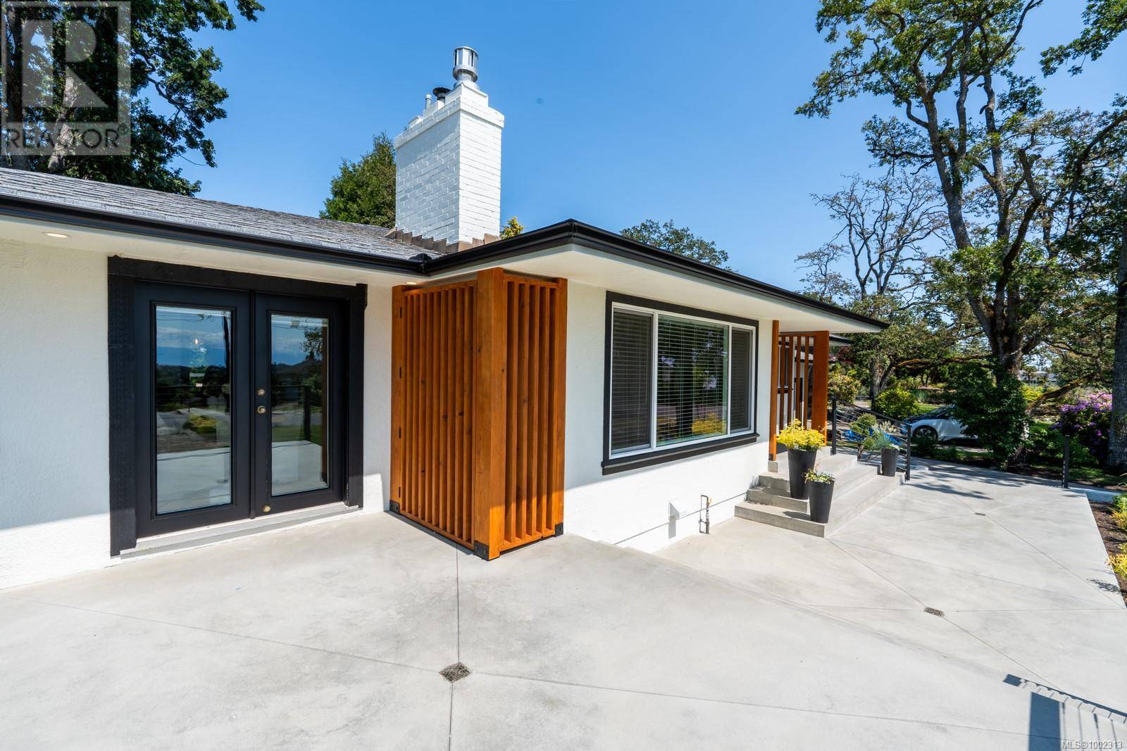 Oak Bay, BC V8P1V6,2126 Lansdowne Rd