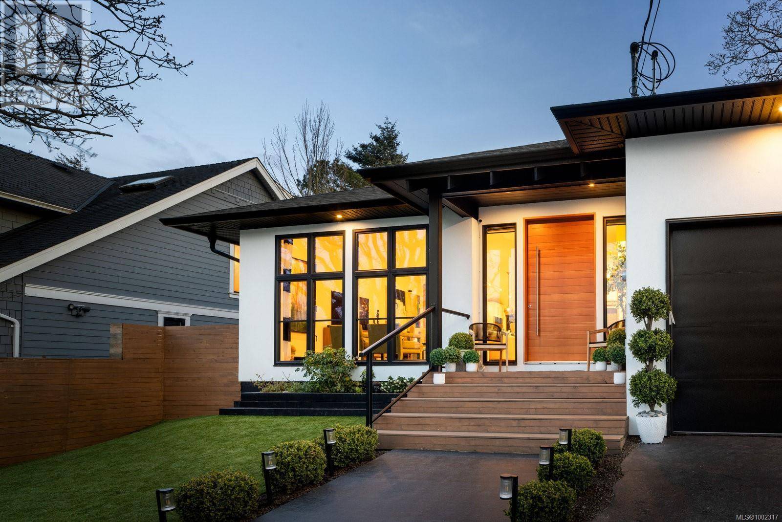 Oak Bay, BC V8S5G9,2473 Plumer St