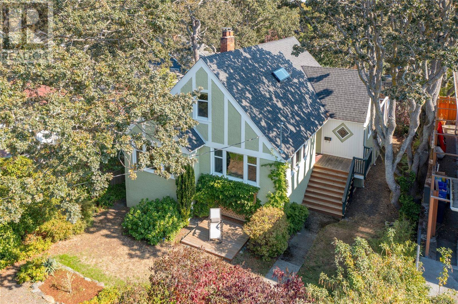Oak Bay, BC V8R5T9,1959 Hampshire Rd