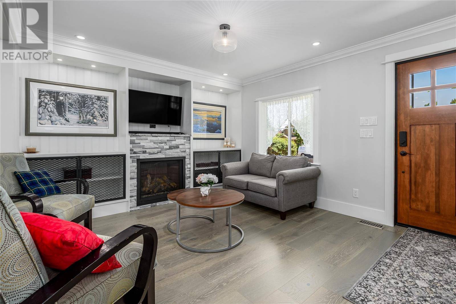 Courtenay, BC V9N1E9,877 3rd St