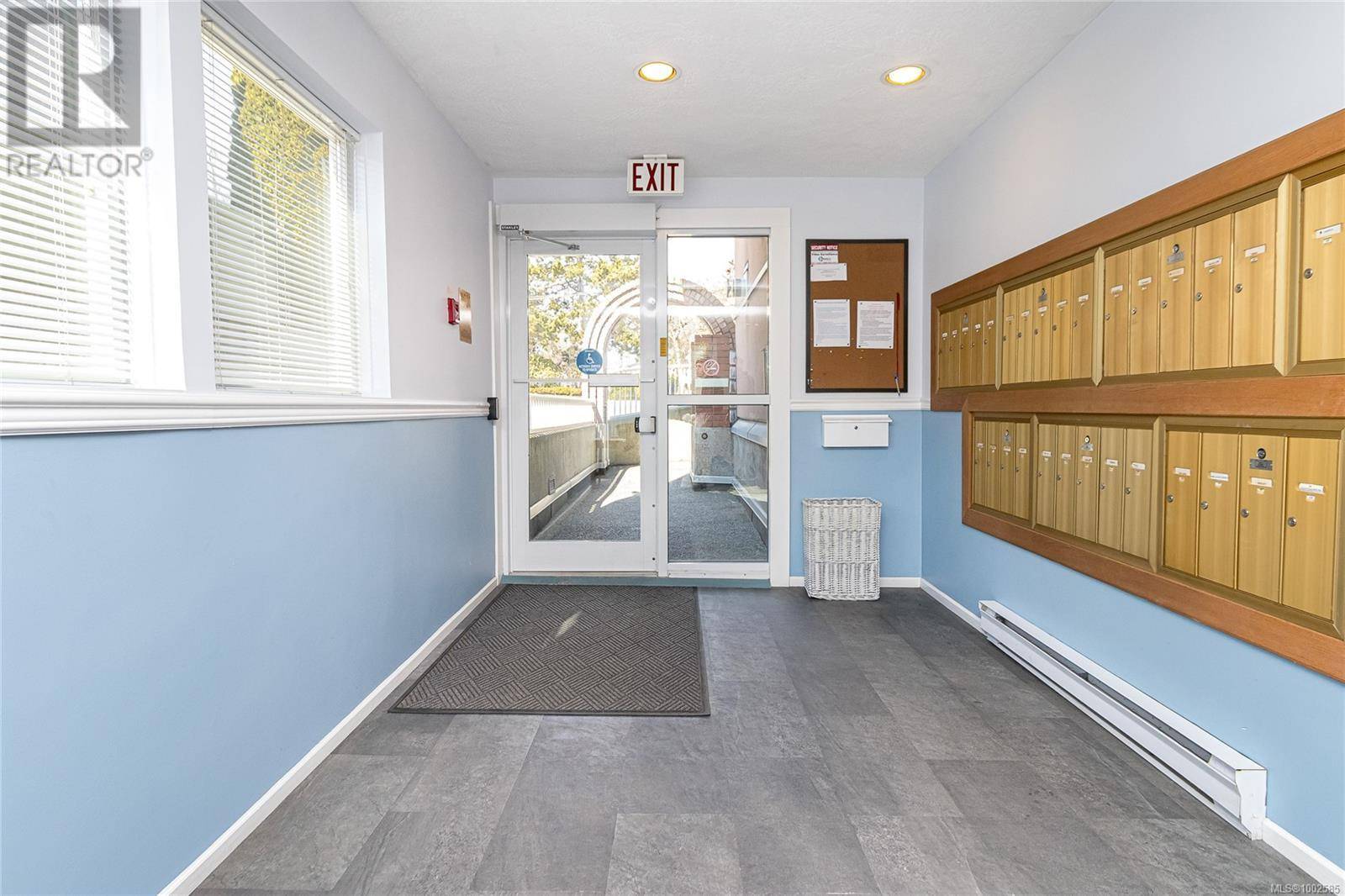 Victoria, BC V8T2C1,1519 Hillside AVE #307