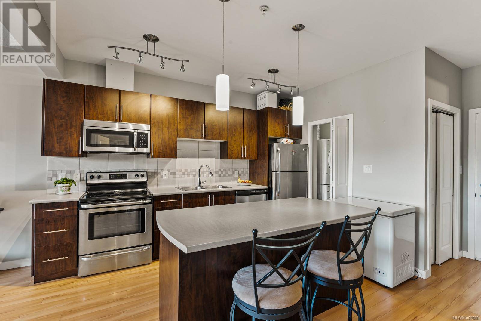 Langford, BC V9C3T6,3240 Jacklin RD #411